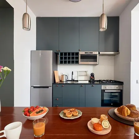 Elegant In Graca! * Lisboa